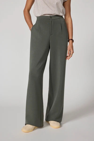 Women's Dreamweave™ Pleated Pant