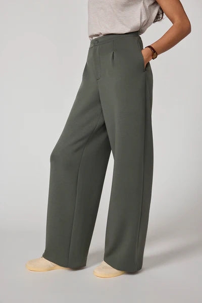 Women's Dreamweave™ Pleated Pant